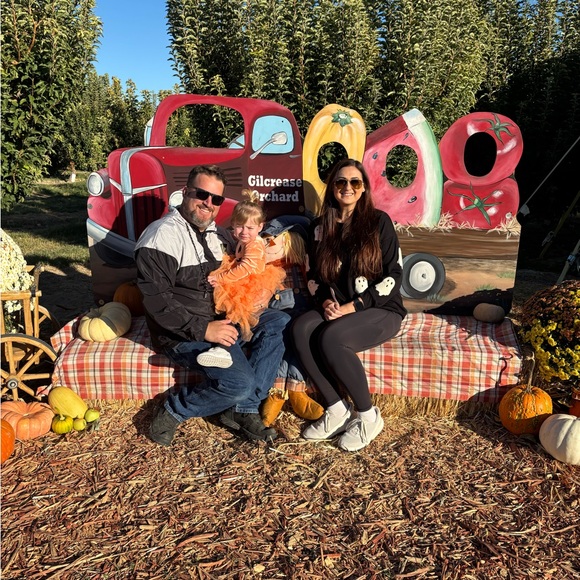 Meet your Posher, Crystal - Picture 2 of 3